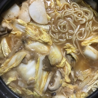 中華麺入り味噌鍋